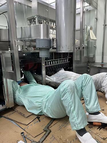 《紧急抢修》 制剂综合车间 罗金凤